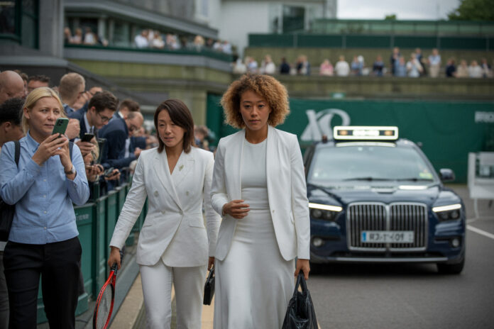 37ceb5f10c1000cf Hana Yagi, le look très codé de Naomi Osaka à Wimbledon, tenue plus encadrée qu'ailleurs, ce détail inattendu intrigue