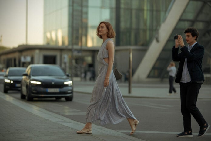 73f037937b1ec0a1 Robe star de l'été, inspirée du film le plus attendu de 2026, drapée et éthérée, pourquoi elle fait fureur partout