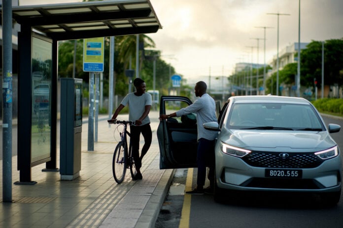 90e02ef5cf89f72d La crise des carburants à La Réunion pousse à revoir les trajets, sans bouleverser les habitudes