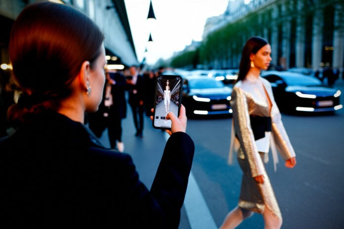 c7084a7426c7bfc2 Balenciaga Haute Couture 2026-2027, Paris Fashion Week, le défilé en vidéo à revoir, le format relance un débat inattendu