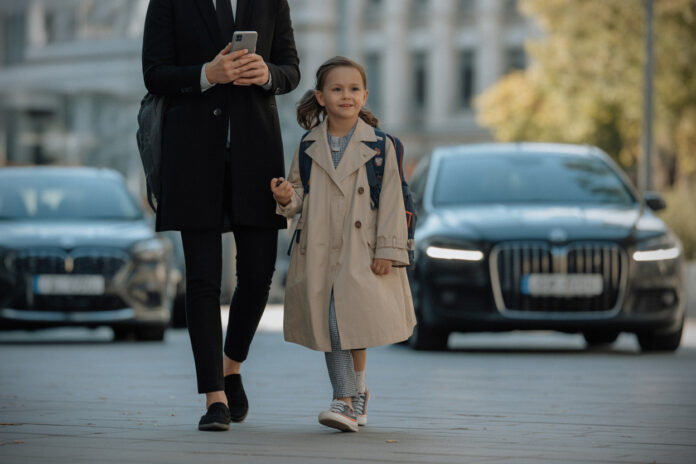 dd0ab7deb87506c9 Burberry mise sur la rentrée 2026 avec une collection enfant automne axée sur l'héritage britannique