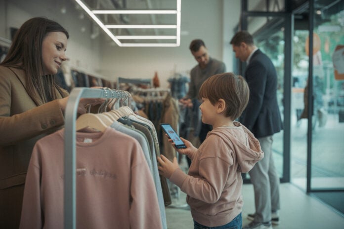 5a901c2edada181c UNIQLO vise la rentrée des enfants, basiques pour l'école et la cour, matières souples et faciles à enfiler, ce choix surprend les parents