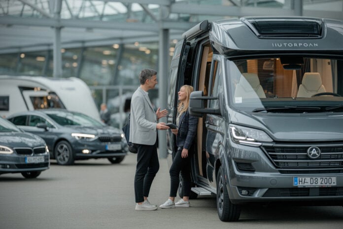 7.6 L, 8.3 L, 180 litres d'eaux usées, BVA de série et équipement riche, les nouveaux Noctra Liner Frankia surprennent