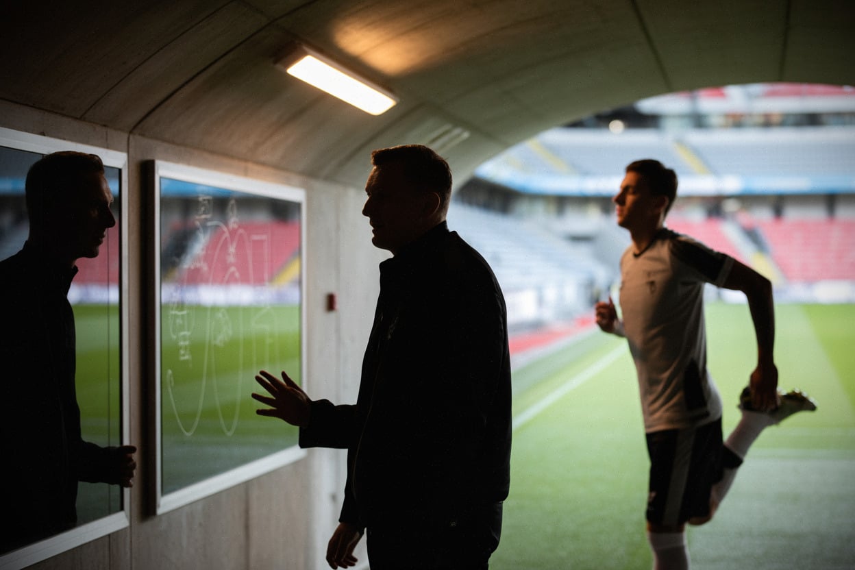 Staff du PSG préparant la composition probable avant Monaco